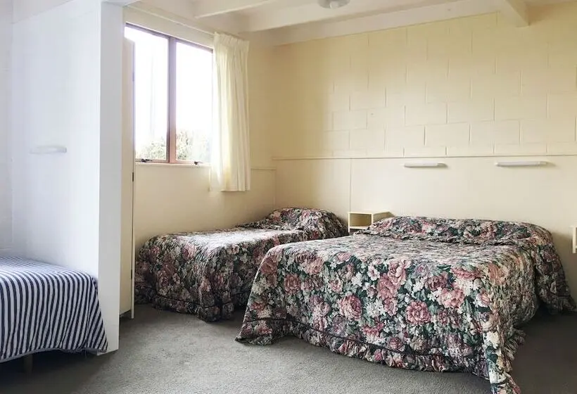 ファミリーステューディオ, Martinborough Motel
