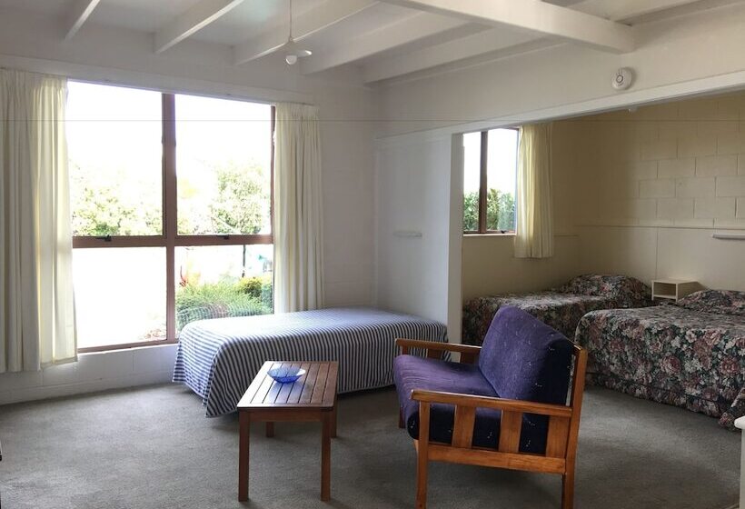Семейное Студио, Martinborough Motel
