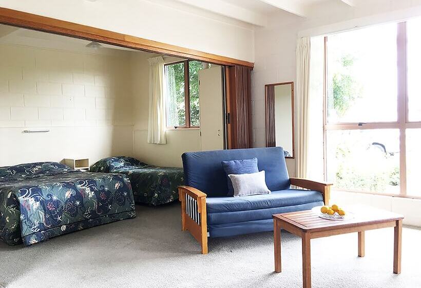 Семейное Студио, Martinborough Motel