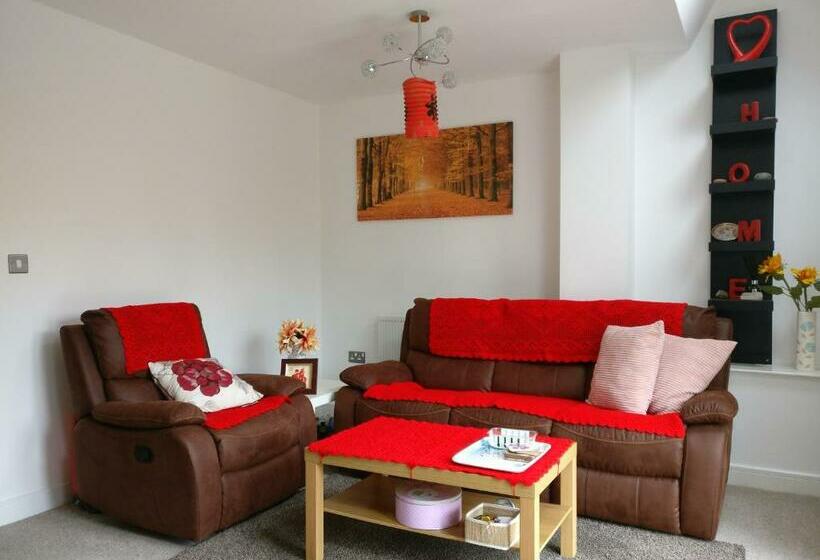 غرفة قياسية فردية حمام مشترك, Arena House