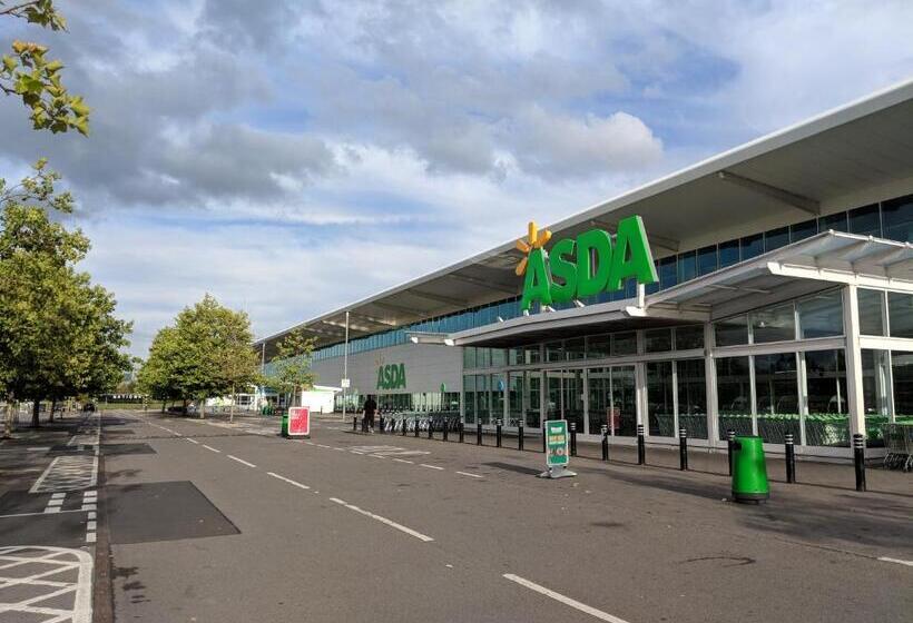 غرفة قياسية فردية حمام مشترك, Arena House