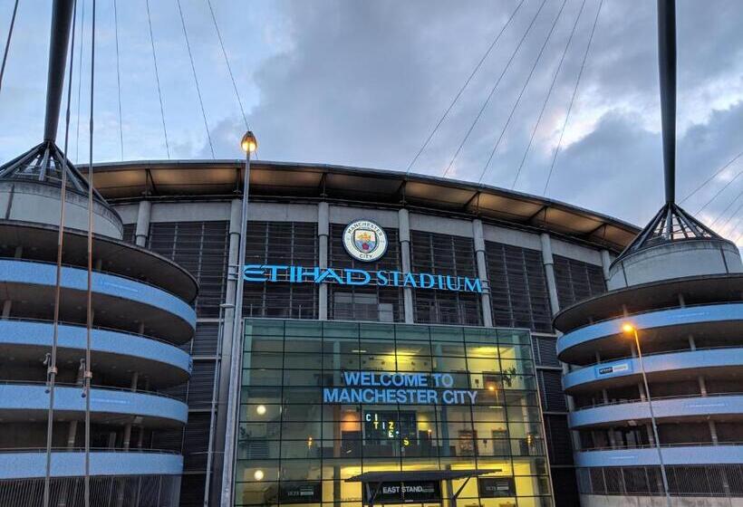 غرفة ديلوكس, Arena House