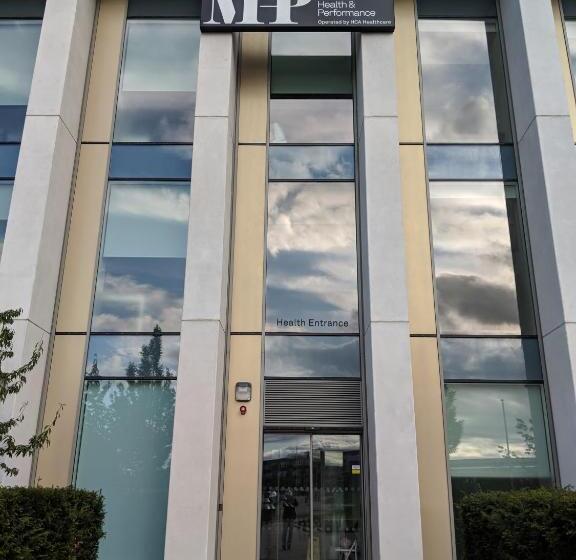 غرفة ديلوكس, Arena House