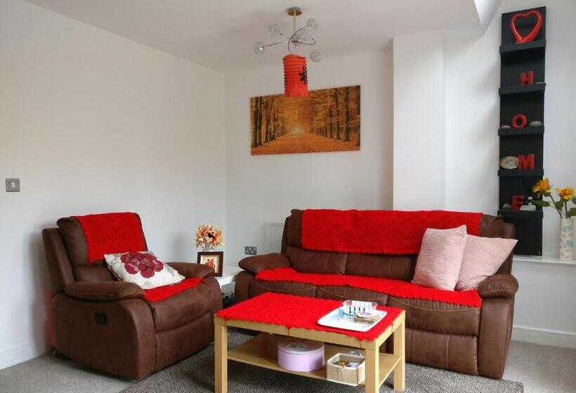 غرفة إقتصادية, Arena House