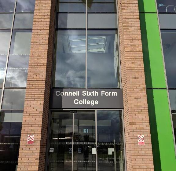 غرفة إقتصادية, Arena House