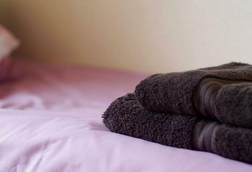 标准单人间客户, Carlton House Scarborough