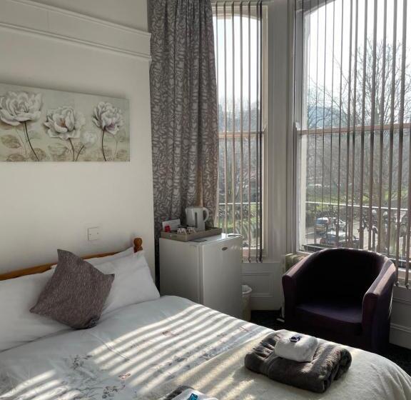 Номер Стандарт, Carlton House Scarborough
