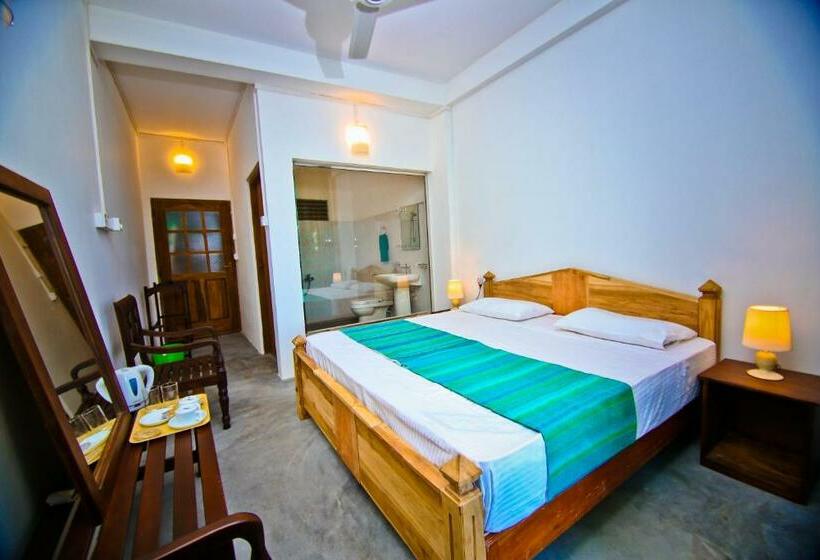 キングサイズベッドのスタンダードルーム, Ella Alpine Resort