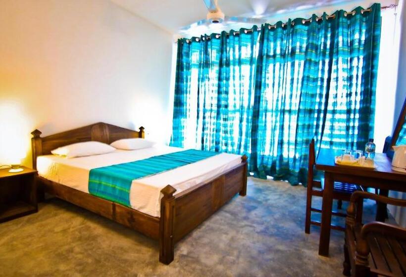 キングサイズベッドのスタンダードルーム, Ella Alpine Resort