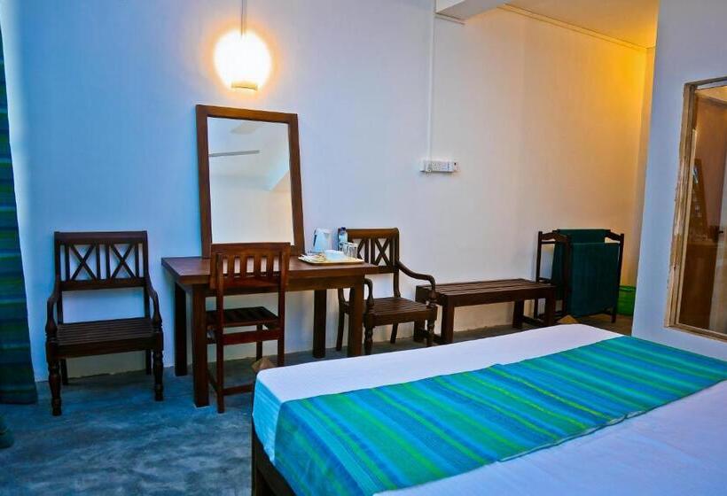 キングサイズベッドのスタンダードルーム, Ella Alpine Resort