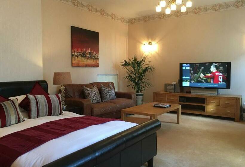 جناح ديلوكس, Haldon Priors