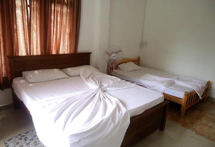 غرفة قياسية ثلاثية, Layathraa Kandy