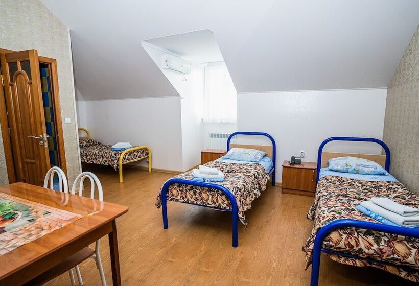 חדר סטנדרט לשלושה, Magnolia