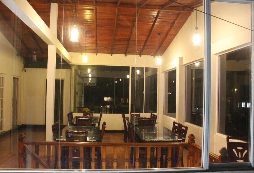 디럭스 트리플 룸, Maha Royal