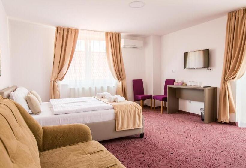 חדר משפחתי, Pensiunea Simar