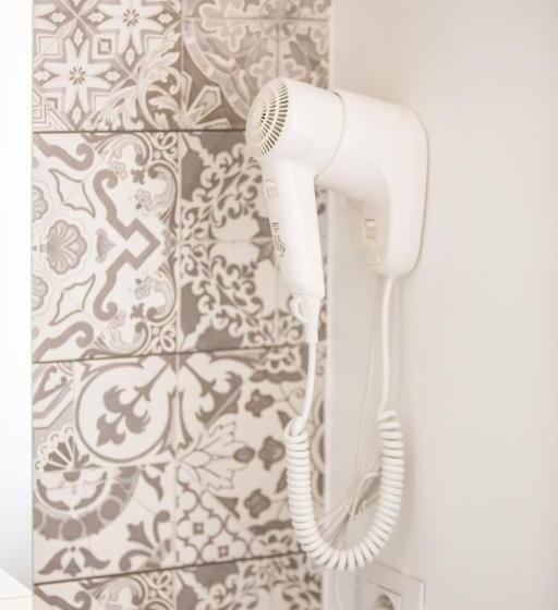 חדר משפחתי, Pensiunea Simar