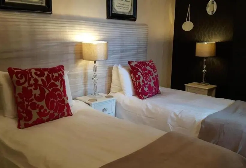 スーペリアールーム, The Ambassador Townhouse