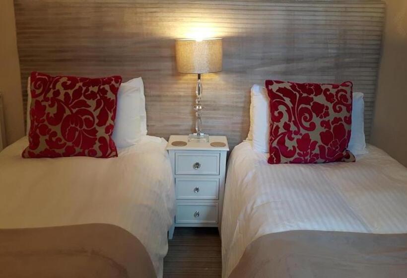 スーペリアールーム, The Ambassador Townhouse