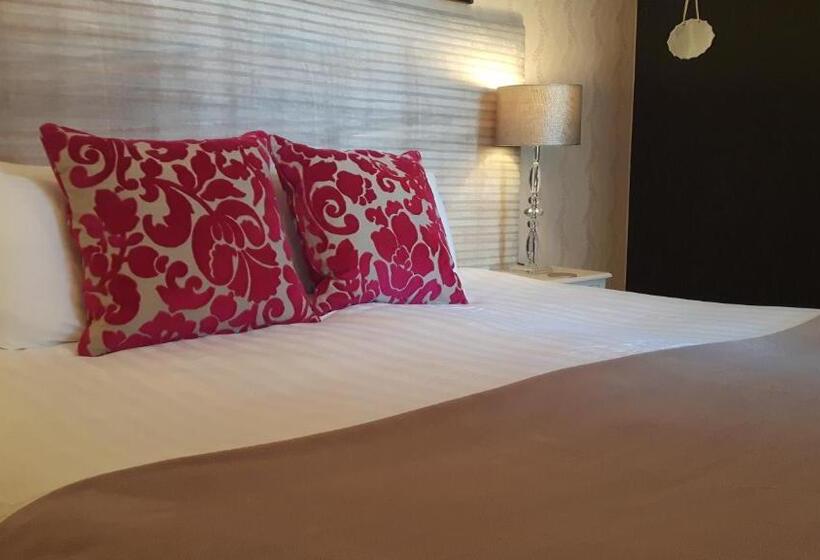 スーペリアールーム, The Ambassador Townhouse