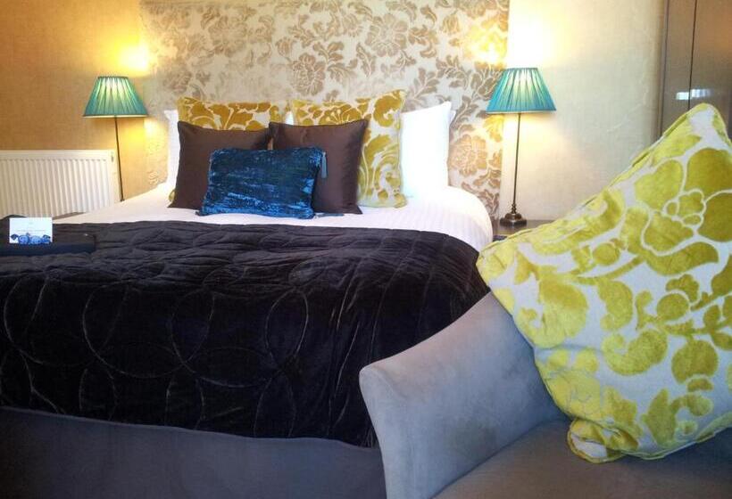 トリプルクラシックルーム, The Ambassador Townhouse