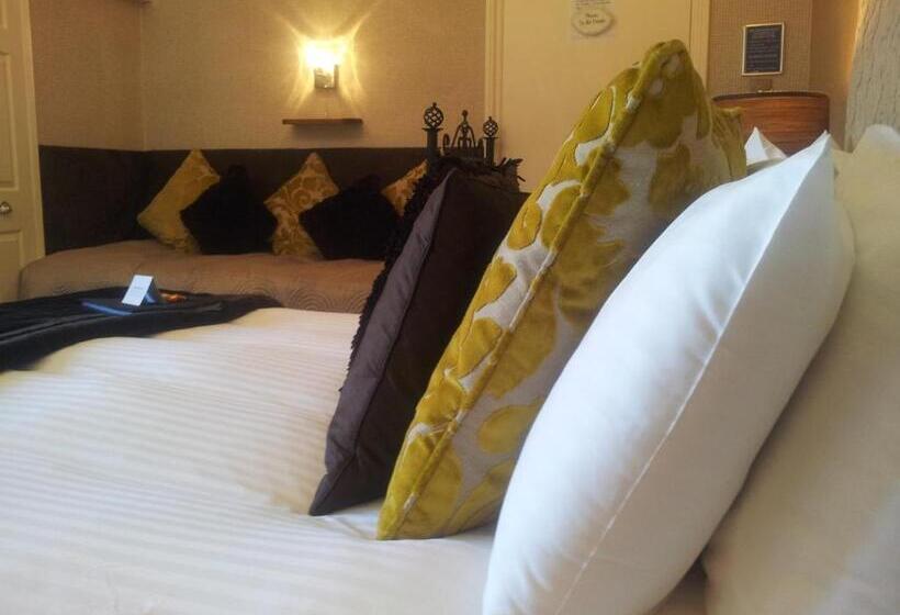 Трехместный Номер Классика, The Ambassador Townhouse