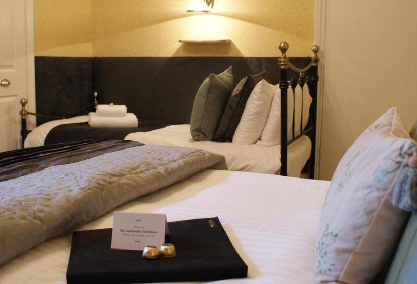 Трехместный Номер Классика, The Ambassador Townhouse