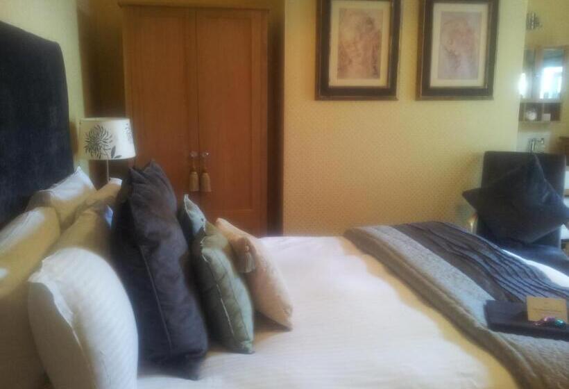 トリプルクラシックルーム, The Ambassador Townhouse