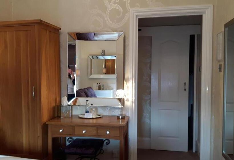 デラックスルーム, The Ambassador Townhouse