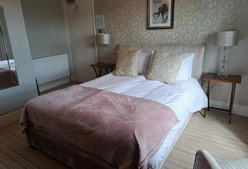 キングサイズベッドのスーペリアルーム, The Ambassador Townhouse