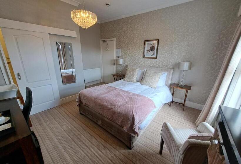 キングサイズベッドのスーペリアルーム, The Ambassador Townhouse