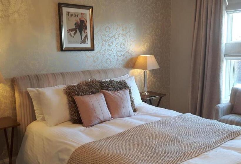 اتاق سوپریور با تخت بزرگ, The Ambassador Townhouse