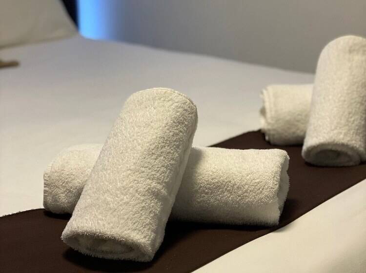 غرفة قياسية, The Charles