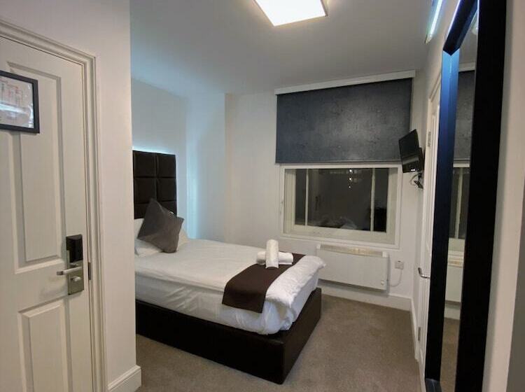 غرفة قياسية فردية, The Charles