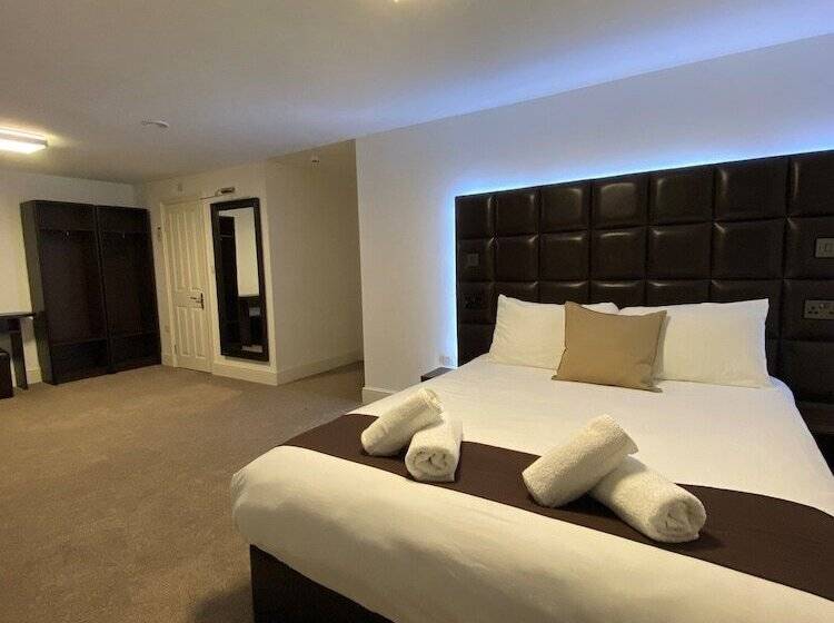 غرفة ديلوكس ثلاثية, The Charles