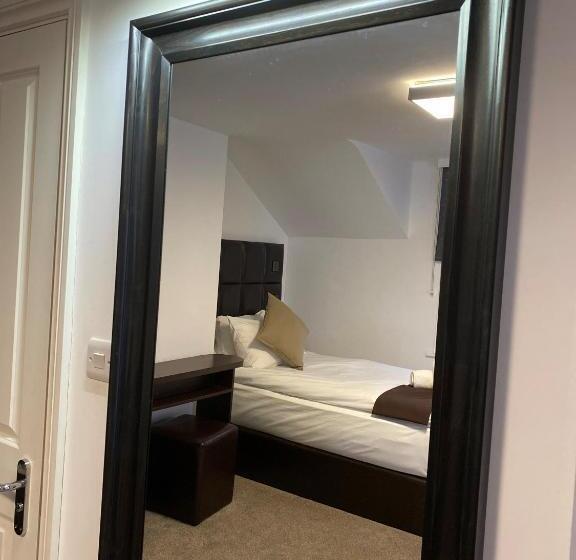 غرفة قياسية فردية, The Charles