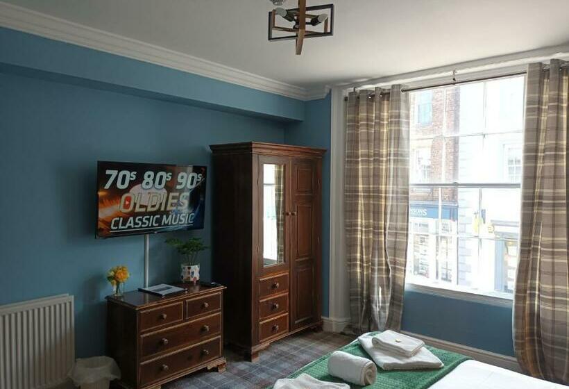 غرفة قياسية, The City