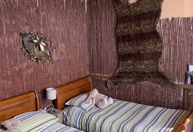 غرفة قياسية ثلاثية, The Little Tree Boutique B&b