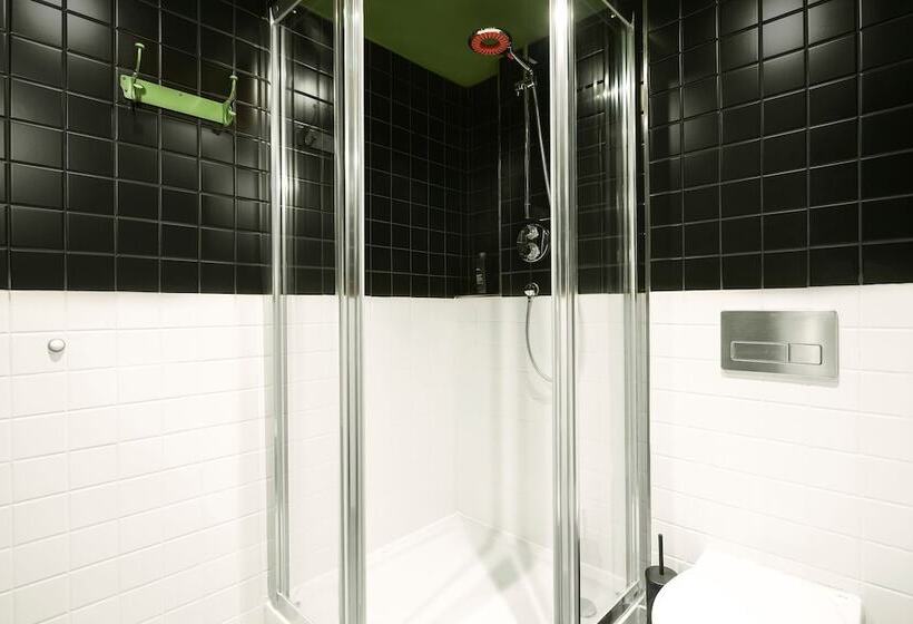 اتاق لوکس, Generator Madrid