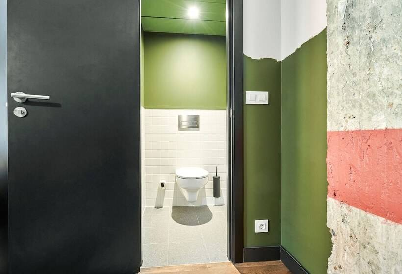 تختخواب در اتاق مشترک, Generator Madrid