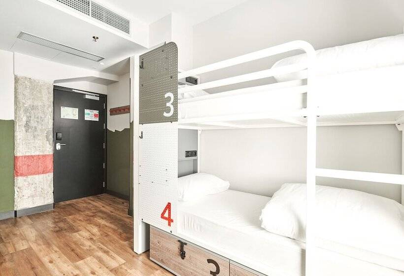 تختخواب در اتاق مشترک, Generator Madrid