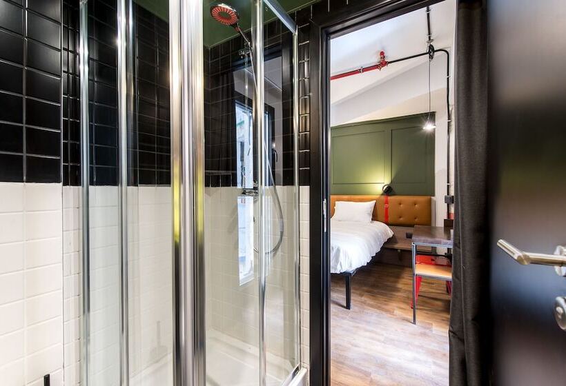 اتاق خانوادگی, Generator Madrid