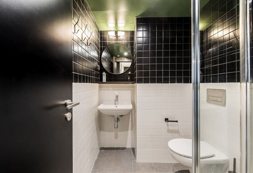 اتاق خانوادگی, Generator Madrid