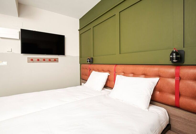 اتاق خانوادگی, Generator Madrid