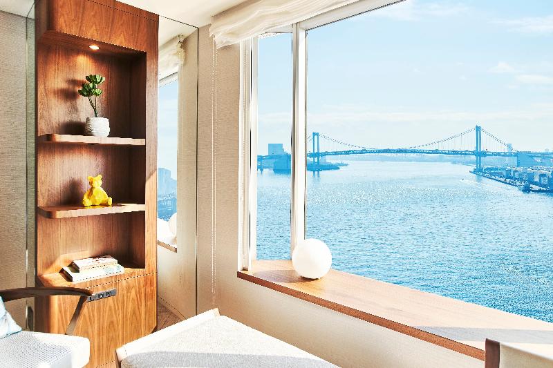 اتاق لوکس با تخت بزرگ, Generator Madrid