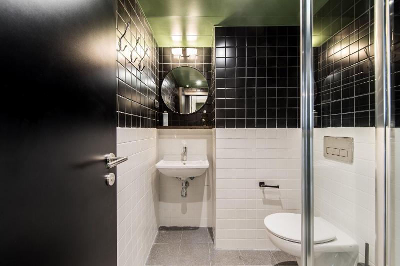 اتاق خانوادگی, Generator Madrid