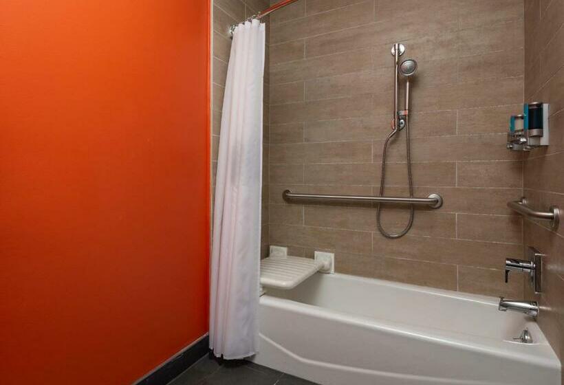 חדר דלוקס מותאם לאנשים עם מוגבלויות, Aloft Miami Aventura