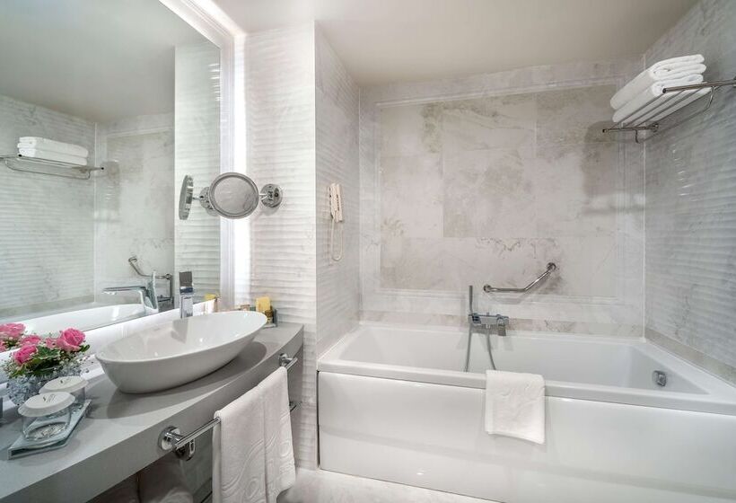 Люкс Семейный 2 Спальни, Concorde Luxury Resort & Casino