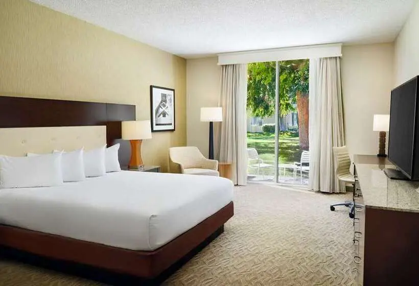 اتاق لوکس با تخت بزرگ, Hilton Goa Resort Candolim