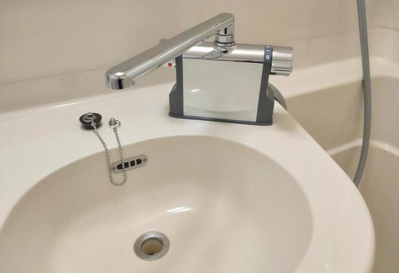 غرفة قياسية فردية, Kitami Towa