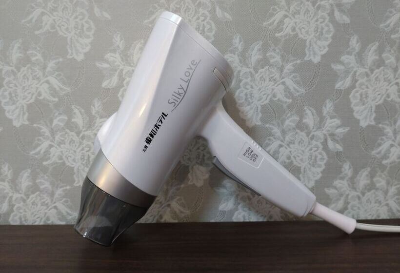 غرفة قياسية فردية, Kitami Towa